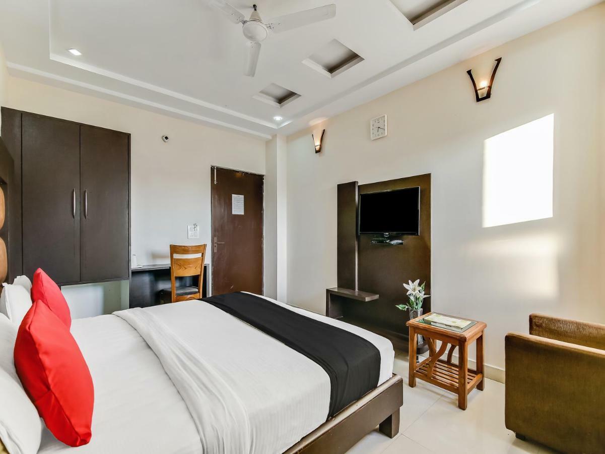Capital O 32619 Hotel Sugar Palm Gwalior Exterior foto