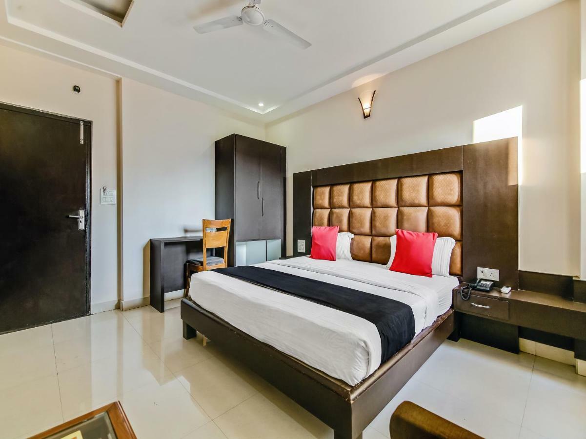 Capital O 32619 Hotel Sugar Palm Gwalior Exterior foto